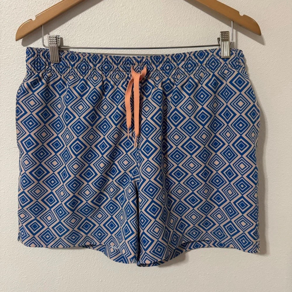 Chubbies Geometric Print 5.5” Swim Trunks Blue Pink Lined Beach-Medium